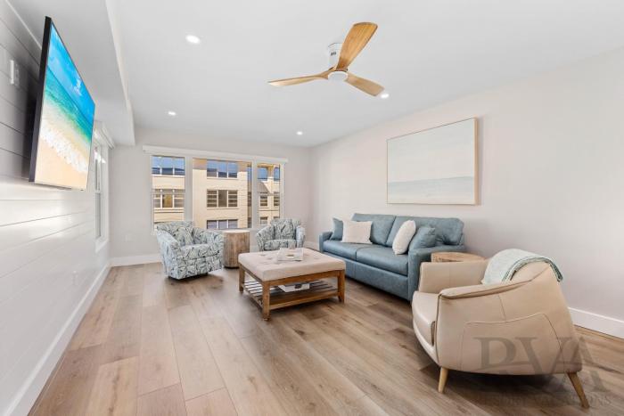 Beach Harbor Club B305