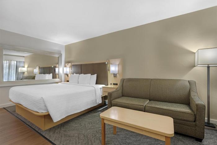 Best Western Plus South Coast Inn