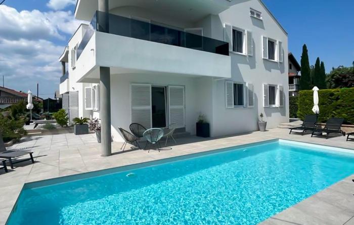 Beautiful Apartment In Bibinje