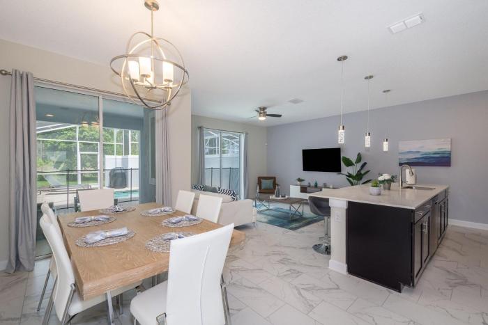 670RG TOWNHOUSE 4 BEDROOMS & 3 BATHROOMS + POOL