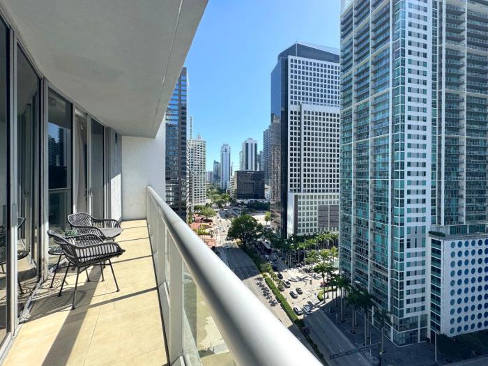 Elegant 1B at Icon Brickell 17th fl Pool, Spa Gym FREE Parking Scenic view