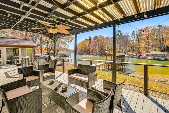 Boaters Paradise on Lake Norman with Private Dock!
