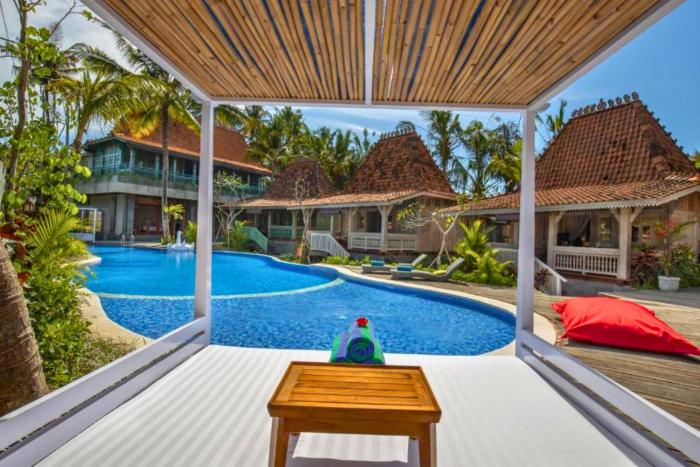 Kumara Wooden House 3 BR Shared Pool View ZN376