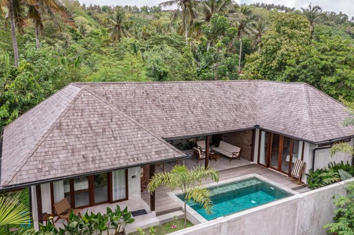 Tropical Luxury 2-BR Villa in Kuta Lombok