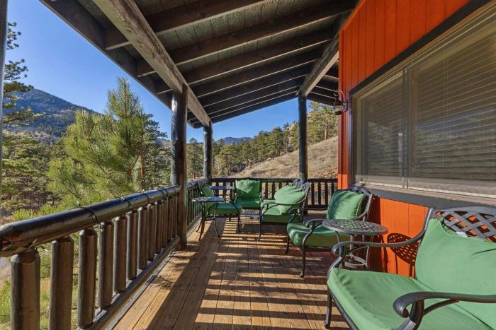 Cabin 9- Spacious cabin- 4 King beds- 2 baths