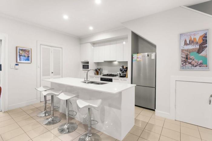 Executive Townhouse Near Heart of Adelaide City