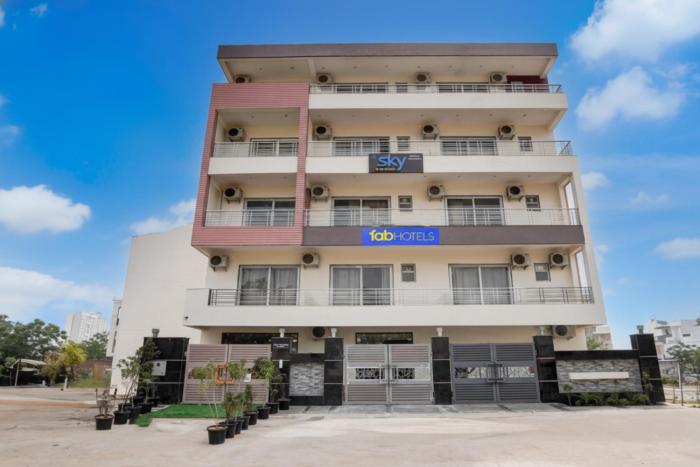 FabHotel Sky - Nr Sapphire 83 Mall, Manesar