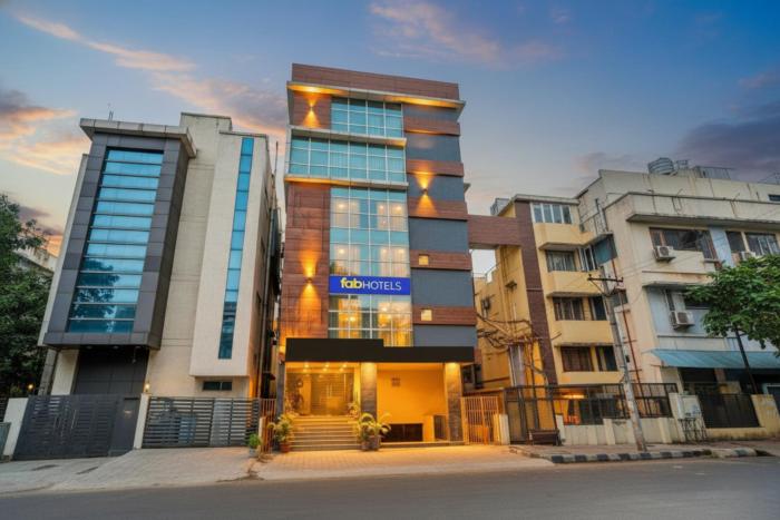 Via Royal Regalia Inn