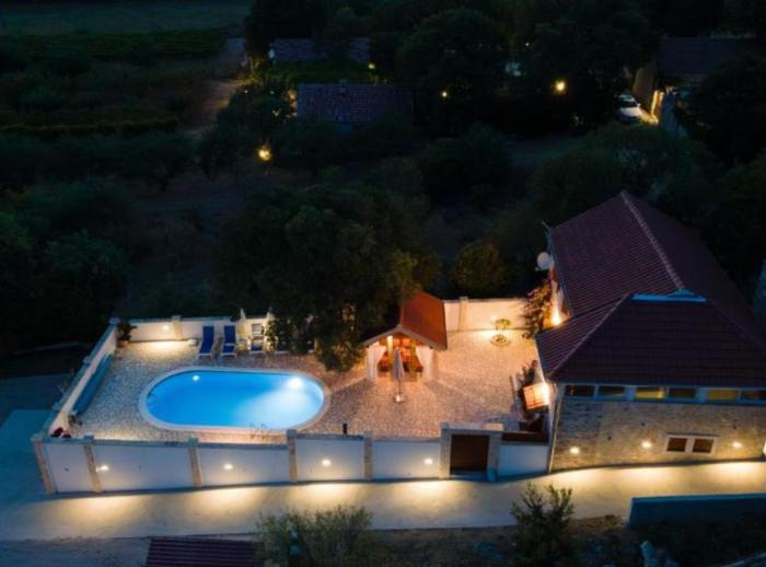 The Grandfather Villa – Heated Pool Retreat
