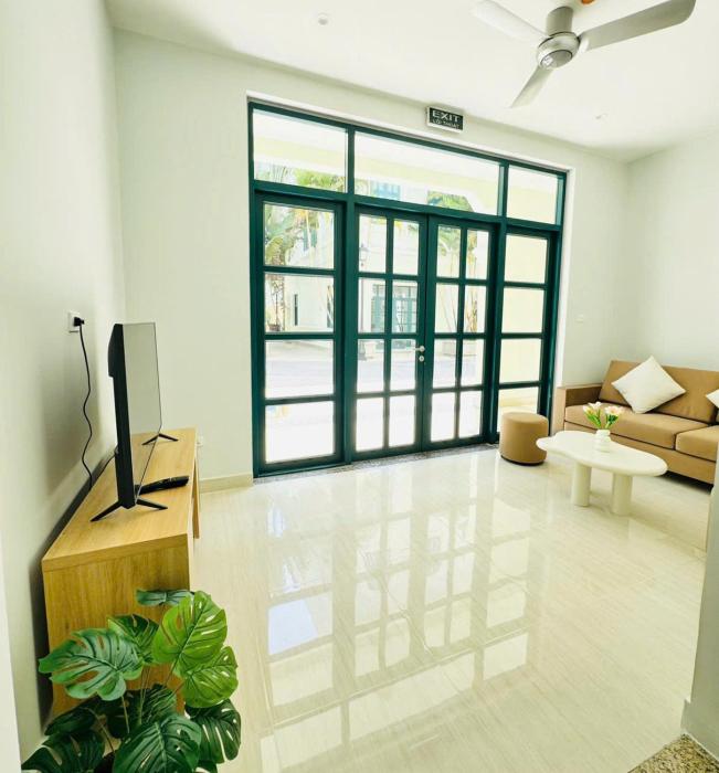 Southern house with public pool