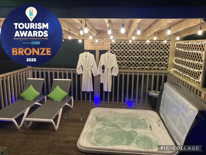 Hengistbury Reach with Jacuzzi hot tub