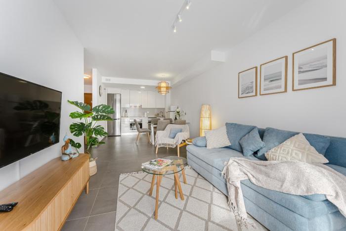 Tranquil Sunny Suite with Private Rooftop