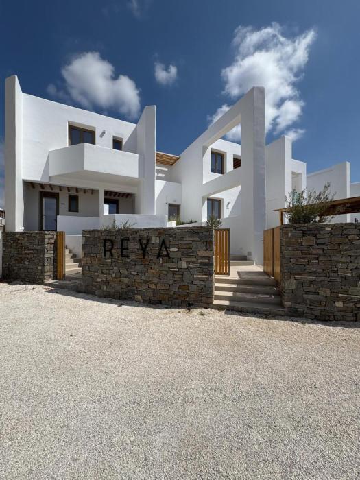 REYA suites