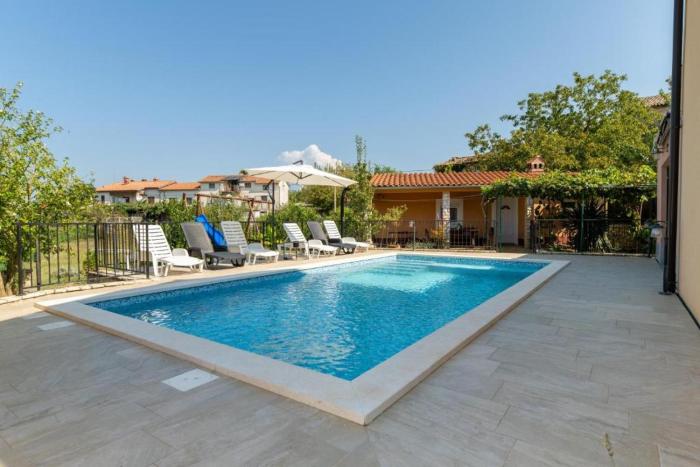 House IVA Nedešćina with swimming pool - 7 persons