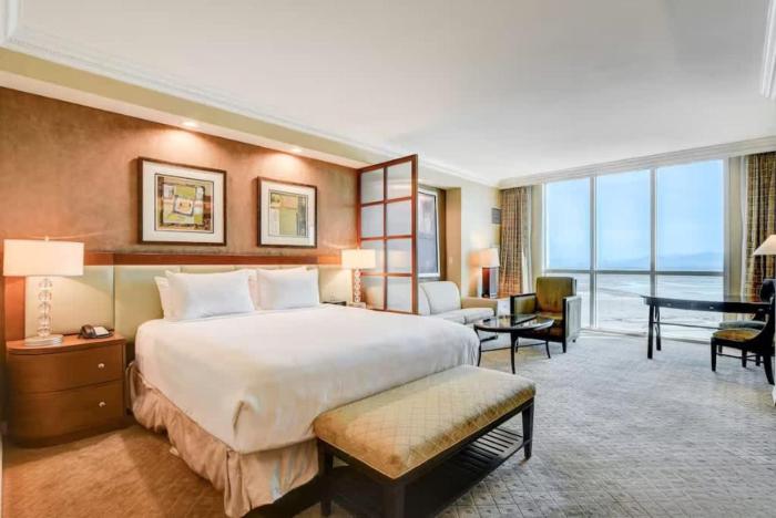 MGM Signature 1BR Condo with Strip & Pool Views