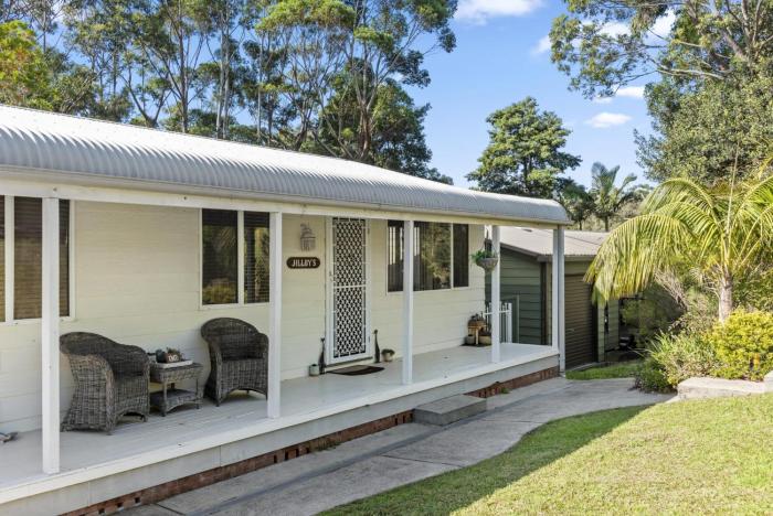 Jillbys House - 3 BR home near Narrawallee Beach