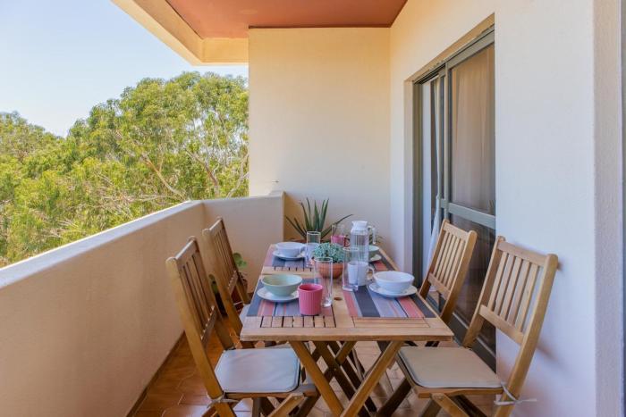 Comfortable 2-bedroom apartment with pool and Wi-Fi