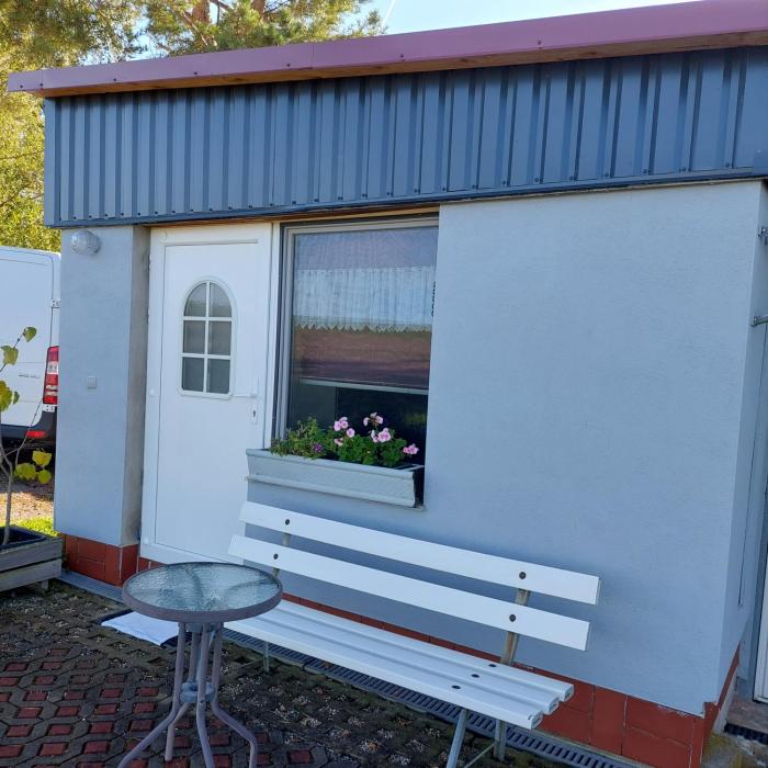 Monteur und Übernachtungszimmer