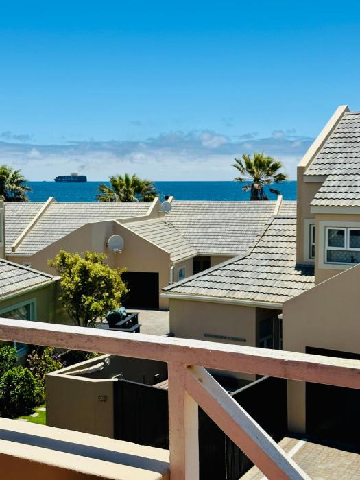 Bay Breeze Apartment with Ocean view