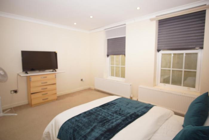 Evergreen apartments Flat Six