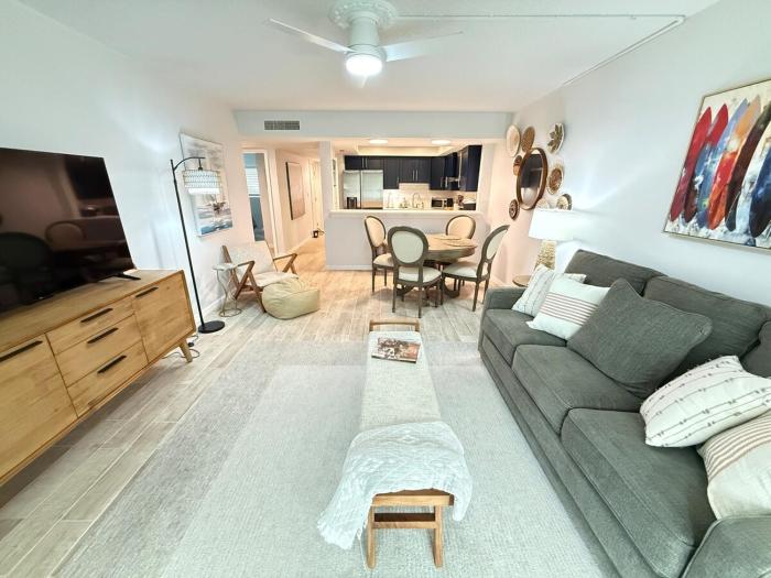 2 bedroom St Augustine Beachside Retreat steps to the Beach