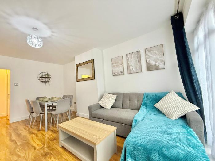 Zone 1-2 Central London Serviced Home for Extended Stays