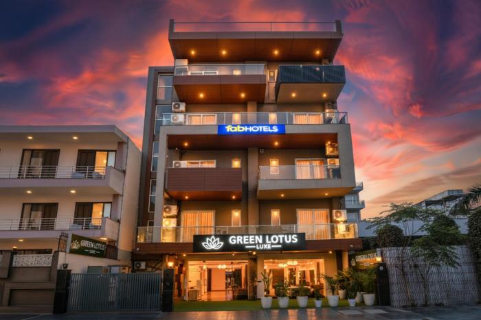 FabHotel Green Lotus Luxe