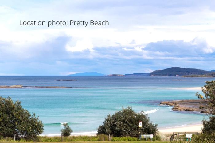 Retro Beach Cottage - classic surf getaway