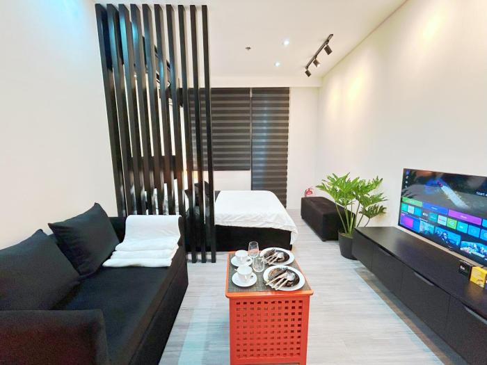 Shore 2 Residences - Takyas Staycation