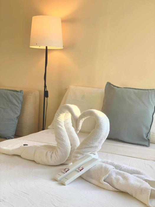 Walk to SM - Ayala, The Persimmon with Pool