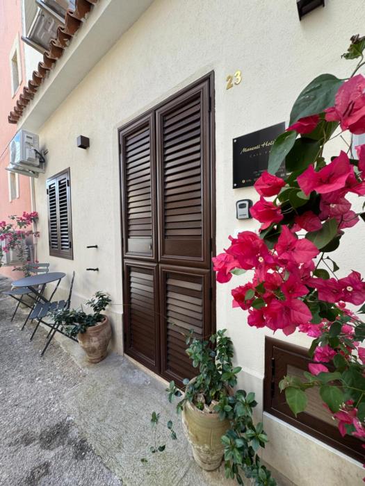 Manenti Holiday House