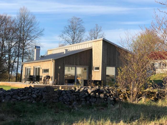 Stunning, modern home with a lakeview