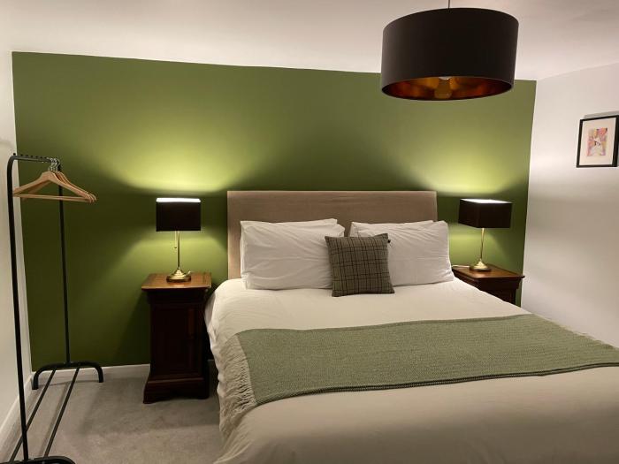 4@No.4. A cosy spot for 4 and one furry friend