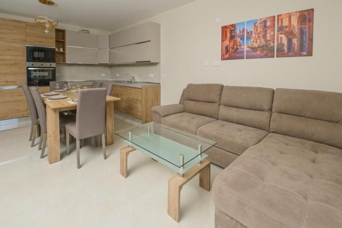 Quaint, Central Ground floor 2 Bed 2 Bath apartments at Little Oaks