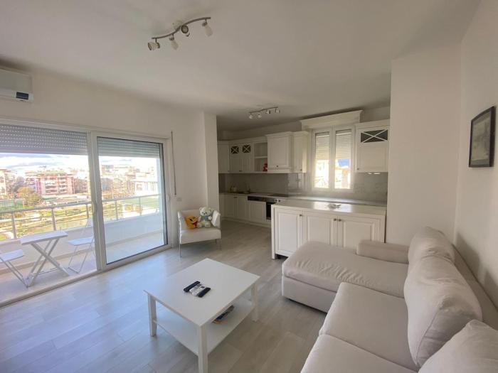 Cozy Apartment with Zoo and Lake View