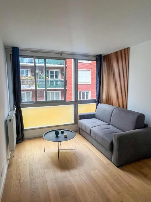 Bright Apartment in Paris Convention and Paris Expo