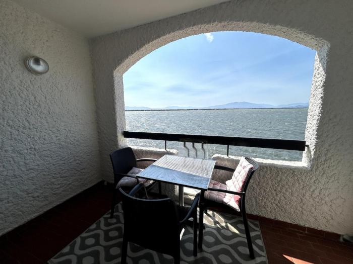 STUDIO VUE IMPRENABLE SUR LE LAC MARIN ET CANIGOU