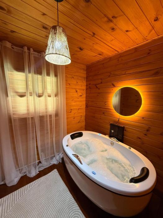 Chalé com Hidro próximo Parque Lago Black Gramado