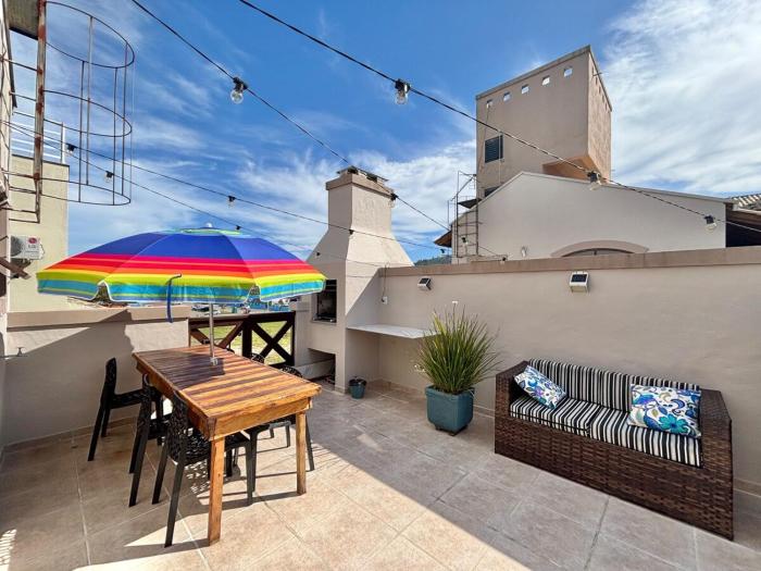 Cobertura de 1 quarto no centrinho de Canasvieiras 400m da praia