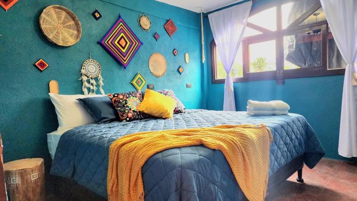 Views, Booze & Family Feuds! Chisme Not Included