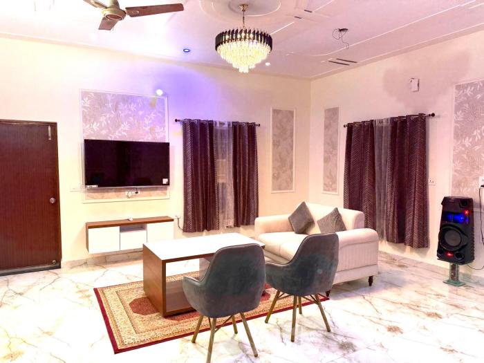 ParkHaven Luxury Villa with Garden View