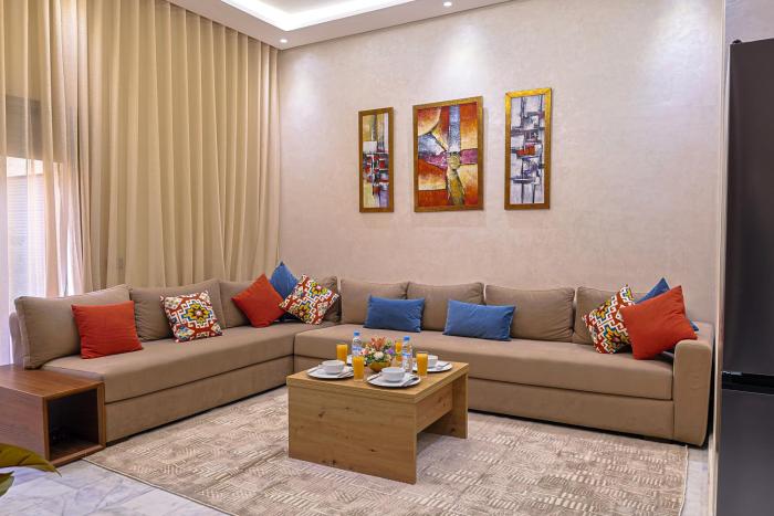 Cozy Modern Studio Near Zenâta Beach