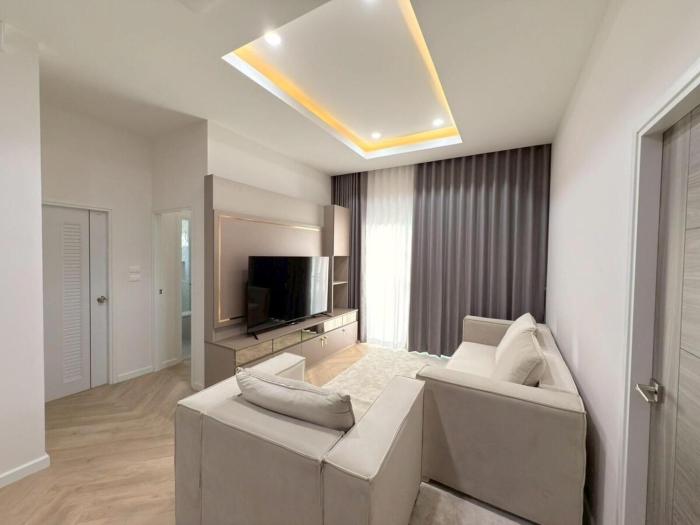 Tropical home close to nature and city