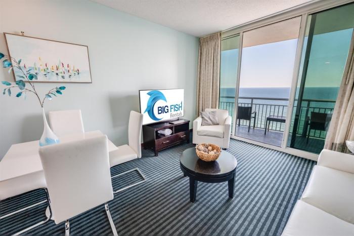 Amazing Top Floor Penthouse,One of the Best Views!