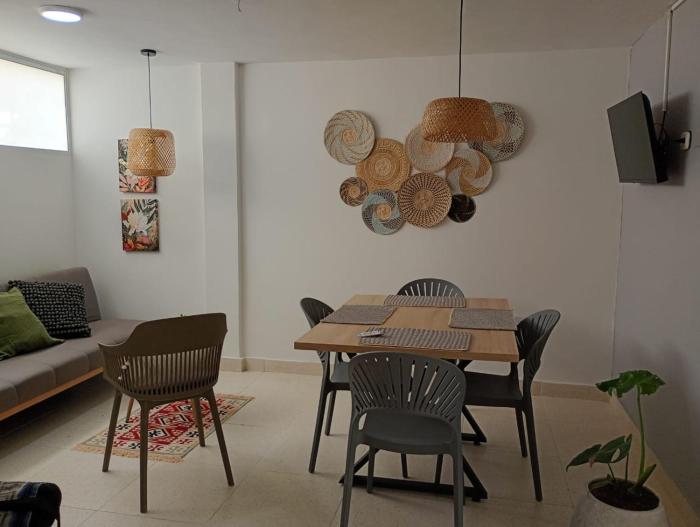 Rodadero Apartamento Familiar- 2 Hab y Balcon a 1 Cuadra De La Playa