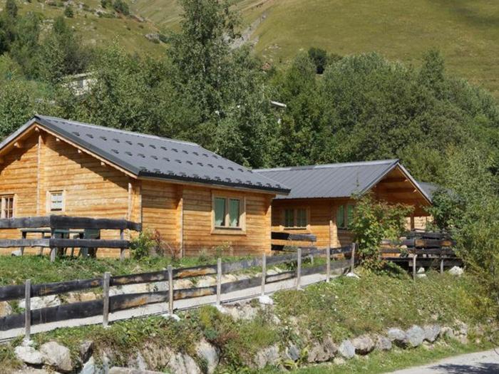 Chalet PMR avec Terrasse à Saint-Sorlin-dArves - API-1-52-348