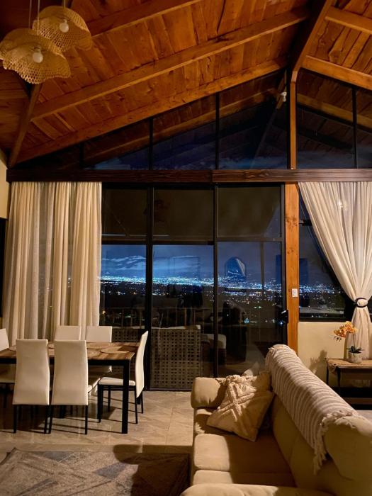 Mountain Retreat with Stunning view at Ubes House