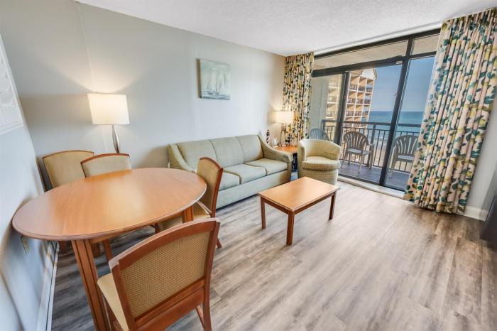 New Beachfront, Condo Simply Amazing Pools & Views