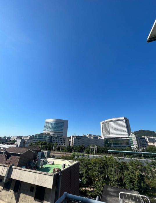 Female only Close to Severance Hospital and Shinchon Station Korean traditional homestay experience with breakfast and dinner provided close to the airport