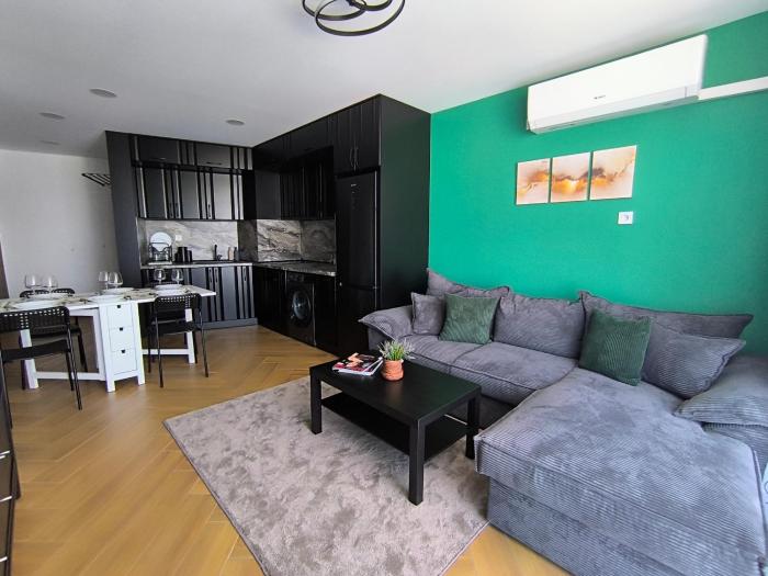 Skyline 14, free near parking